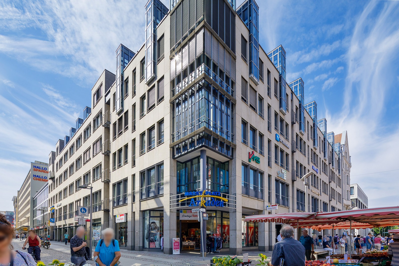 Chemnitzer Marktplatzarkaden. Copyright: D.V.I. Deutsche Vermögens- und Immobilienverwaltungs GmbH. Chemnitzer Marktplatzarkaden. Copyright: D.V.I. Deutsche Vermögens- und Immobilienverwaltungs GmbH.