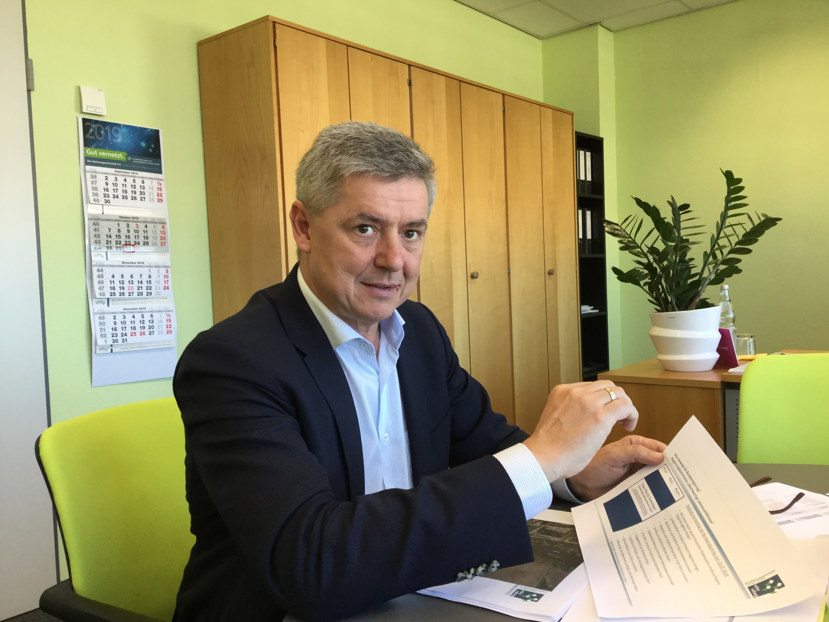 Der 52-jährige Jens Zillmann ist seit Mai 2019 Direktor des Verbandes der Wohnungswirtschaft Sachsen-Anhalt. Zuvor leitete er das Immobiliengeschäft der Nord/LB. Quelle: Steffen Höhne Der 52-jährige Jens Zillmann ist seit Mai 2019 Direktor des Verbandes der Wohnungswirtschaft Sachsen-Anhalt. Zuvor leitete er das Immobiliengeschäft der Nord/LB. Quelle: Steffen Höhne