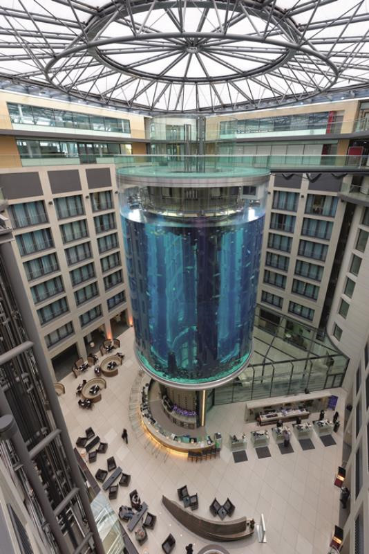 Das AquaDom-Aquarium in Berlin. Bildquelle: Union Investment