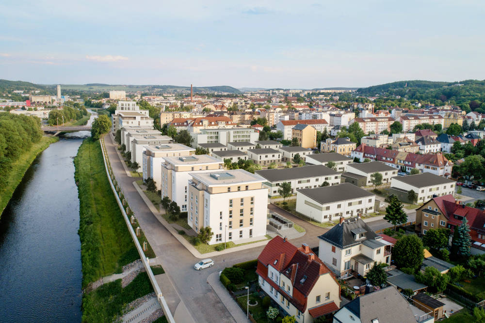 Das HeinrichsQuartier entsteht zwischen der Geraer Stadtrandsiedlung Heinrichsgrün und der Weißen Elster.