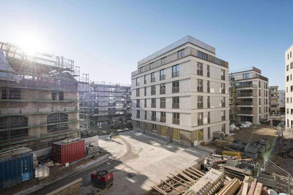 Knapp eineinhalb Jahre nach dem Start sind die Rohbauarbeiten der fünf Neubauten im Münchner Stadtquartier kupa abgeschlossen. Quelle: Bauwerk Capital GmbH & Co. KG