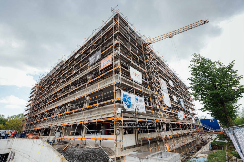 Der Rohbau des neuen Unternehmenssitzes für c-LEcta im BioSquare-Campus steht. Copyright: Christian Hüller