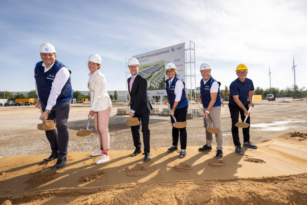 Der Spatenstich am neuen Logistikzentrum für Hochvoltbatterien. Copyright: BMW Group