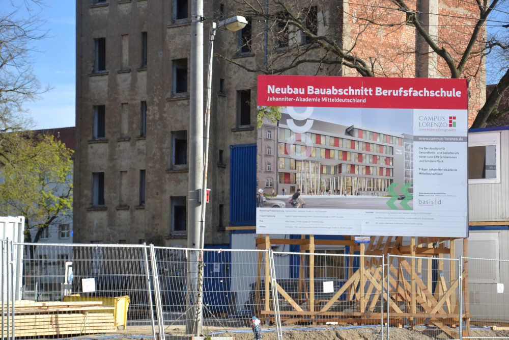 Das Bauschild der Berufsschule vom Campus Lorenzo. Copyright: W&R IMMOCOM / Pierre Pawlik