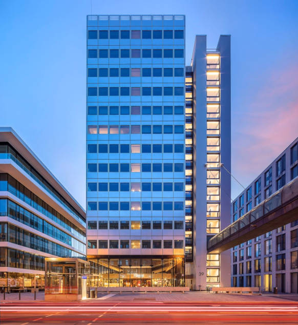 Die Frontalansicht des neuen Hotels Ruby Luna. Copyright: HPP Architekten / Foto: Ralph Richter