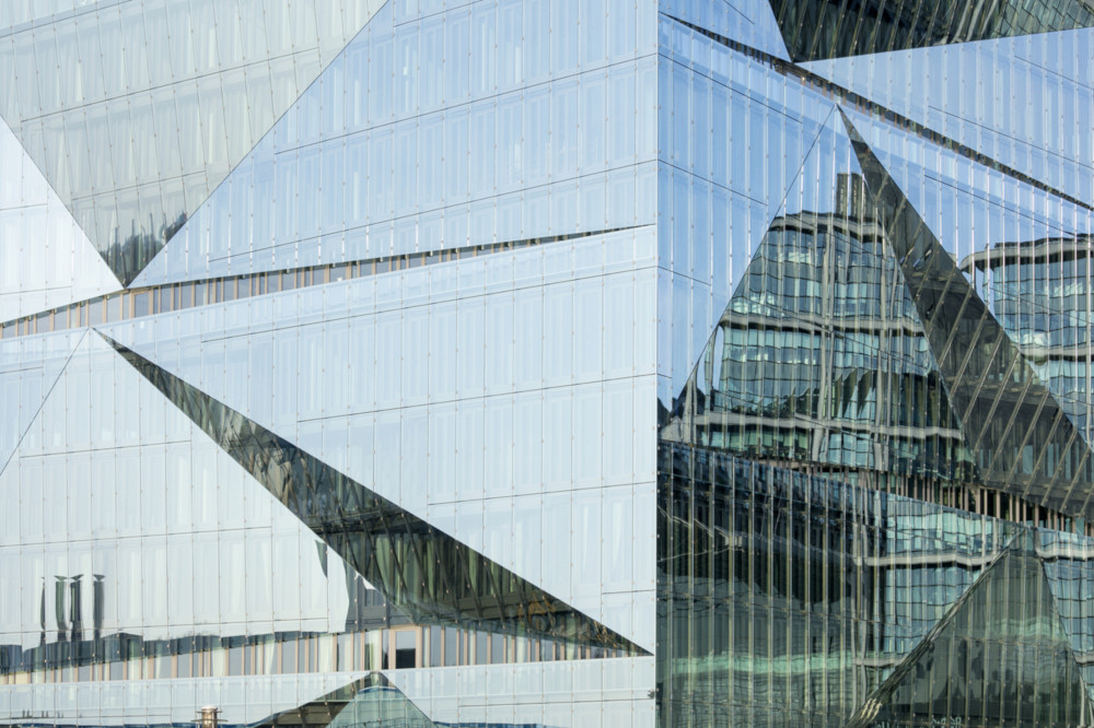 Die Fassade des cube berlin sorgt für immer neue Ansichten. Copyright: CA Immo/Andreas Muhs