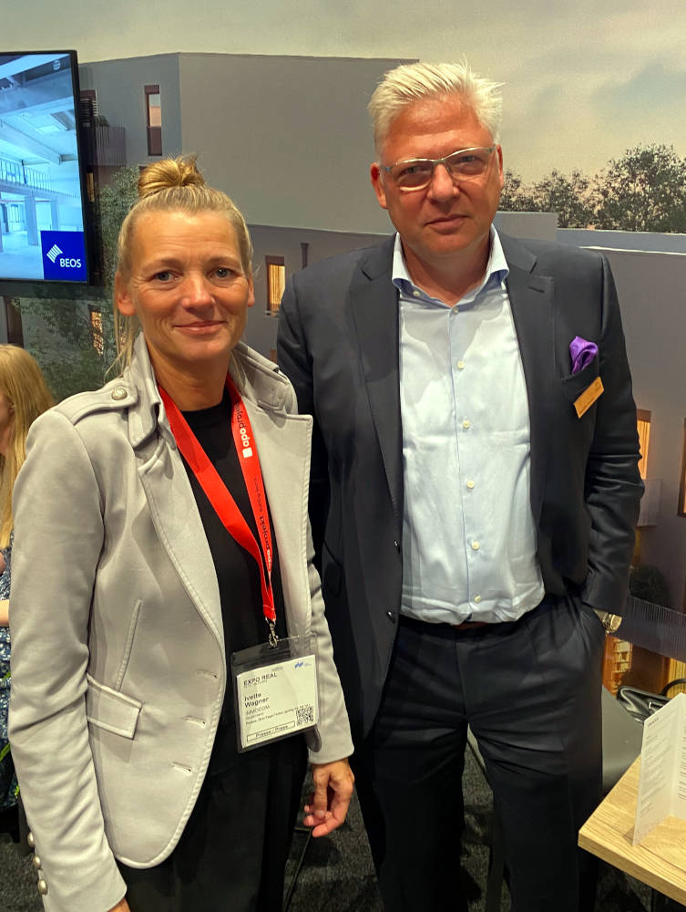 Ivette Wagner mit Hendrik Staiger auf der EXPO REAL 2023. Copyright: IMMOCOM