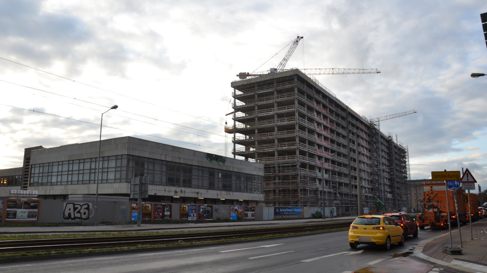 Der Flachbau (li.) wird ebenfalls von der CG Gruppe AG neu gestaltet. Copyright: Pierre Pawlik / W&R IMMOCOM Der Flachbau (li.) wird ebenfalls von der CG Gruppe AG neu gestaltet. Copyright: Pierre Pawlik / W&R IMMOCOM