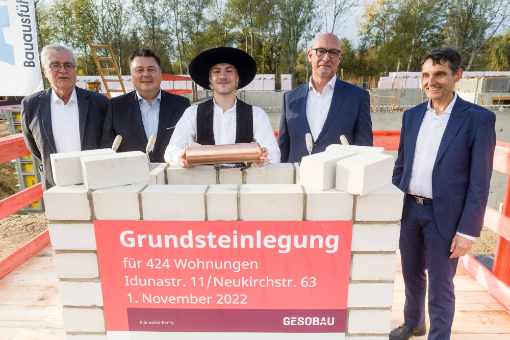 Foto von der Grundsteinlegungszeremonie in Berlin-Heinersdorf. Copyright: Gesobau