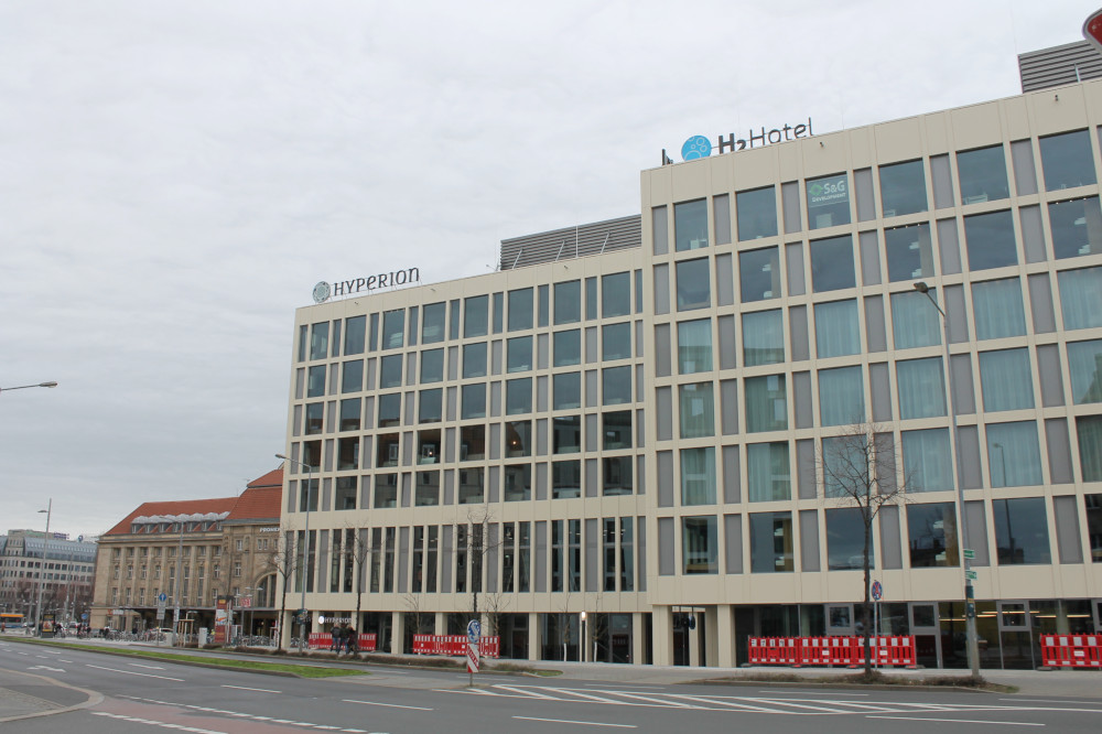 Die H-Hotels stehen in unmittelbarer Nähe zum Leipziger Hauptbahnhof (links). Copyright: W&R IMMOCOM / Pierre Pawlik