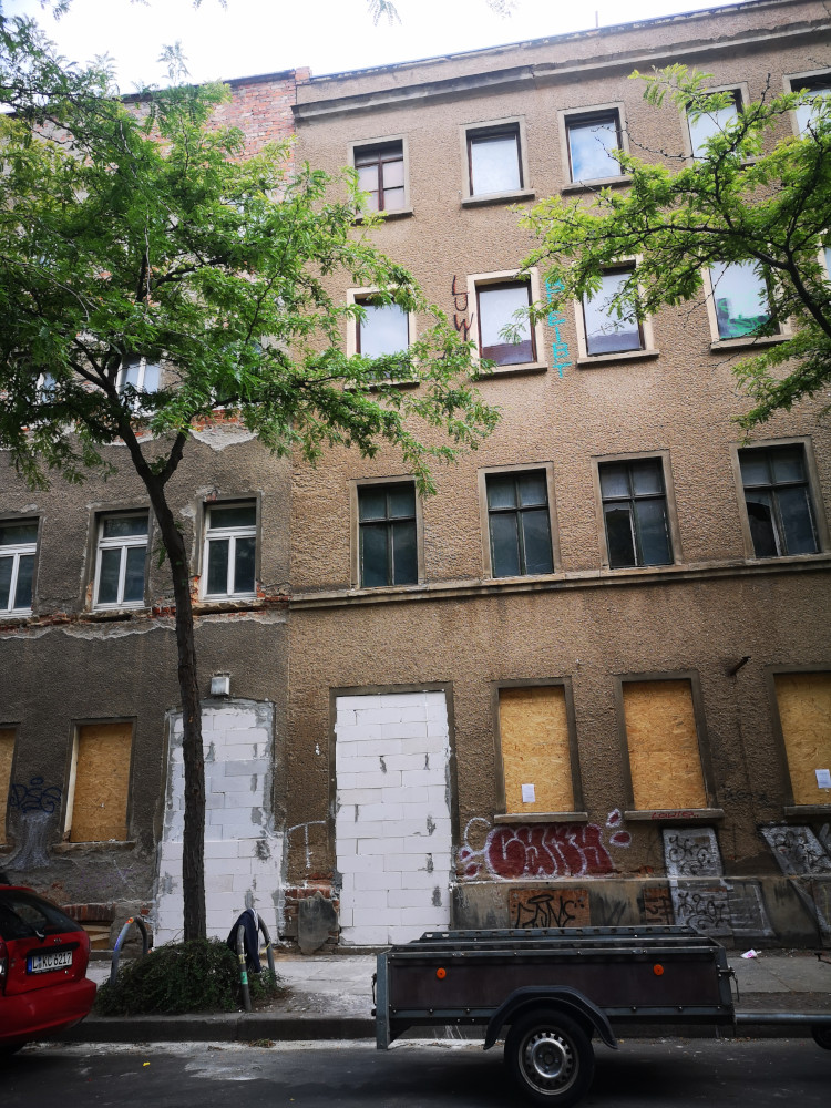 Das ehemals besetzte Haus wurde gegen weitere Besetzungen abgesichert. Quelle: IMMOCOM / Marie-Christin Lindner Das ehemals besetzte Haus wurde gegen weitere Besetzungen abgesichert. Quelle: IMMOCOM / Marie-Christin Lindner