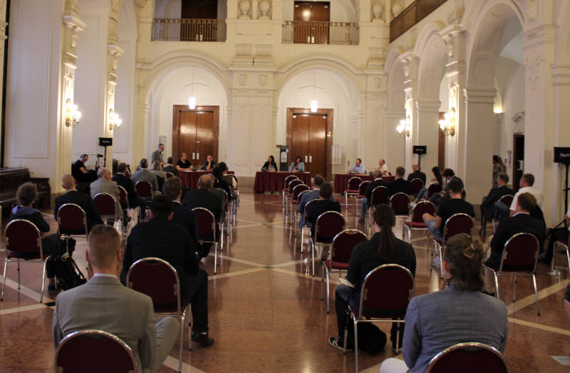 Das Wahlhearing fand in der Oberen Wandelhalle des Neuen Rathauses von Leipzig statt. Copyright: IMMOCOM / Jörn Glasner