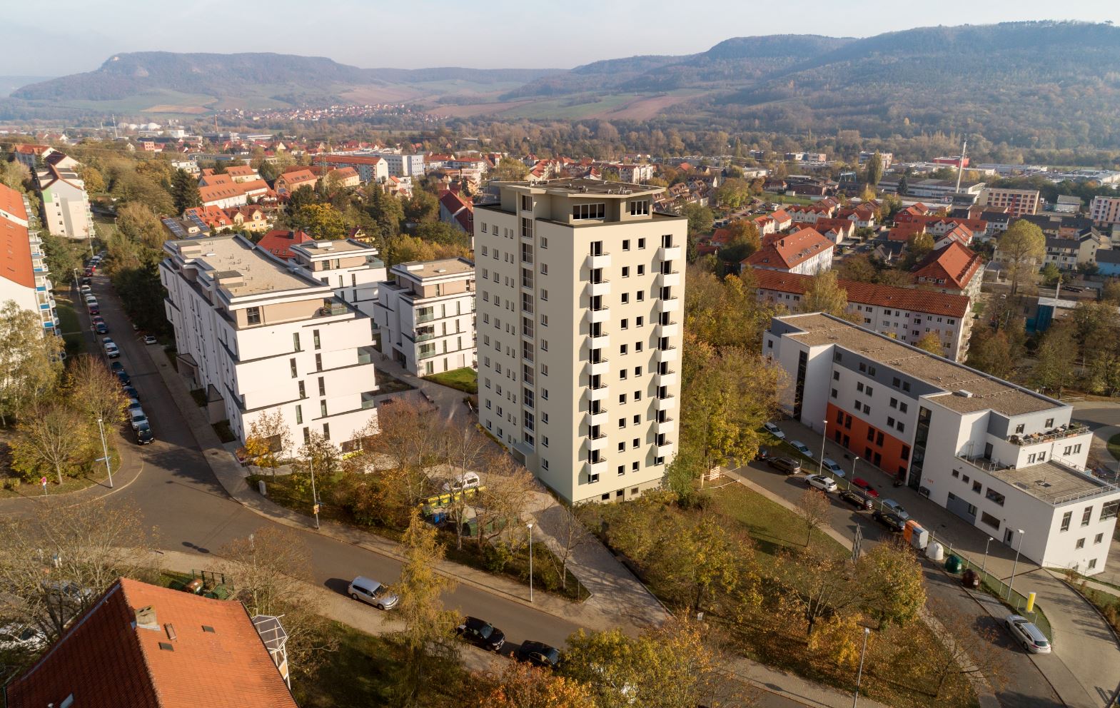 Der Blick auf das Punkthochhaus in der Schützenhofstraße. Quelle: jenawohnen.