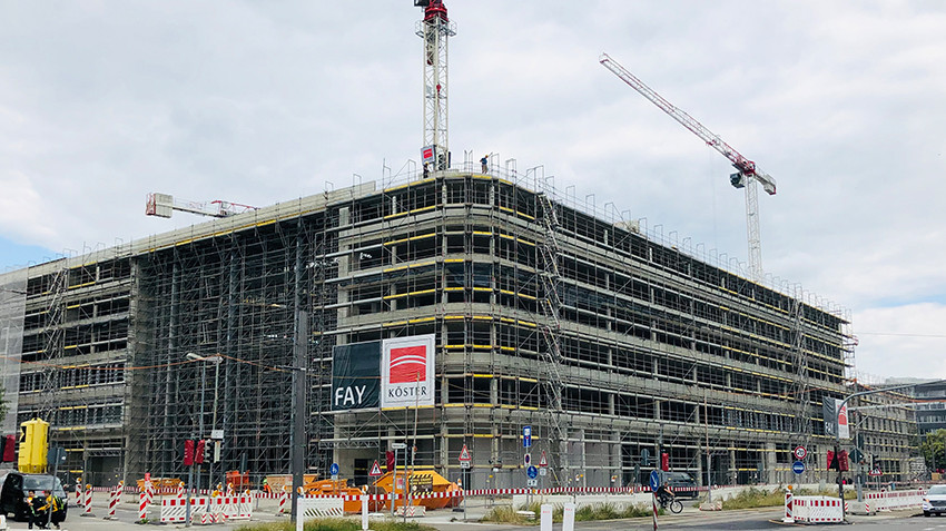 Der Rohbau des Bürohauses steht! Copyright: FAY Projects GmbH Der Rohbau des Bürohauses steht! Copyright: FAY Projects GmbH