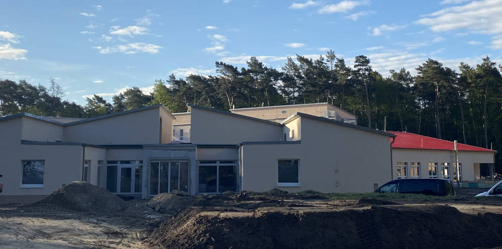 Der Eingangsbereich der Kindernachsorgeklinik. Copyright: Ingeborg und Peter Fritz Stiftung für chronisch kranke Menschen Der Eingangsbereich der Kindernachsorgeklinik. Copyright: Ingeborg und Peter Fritz Stiftung für chronisch kranke Menschen