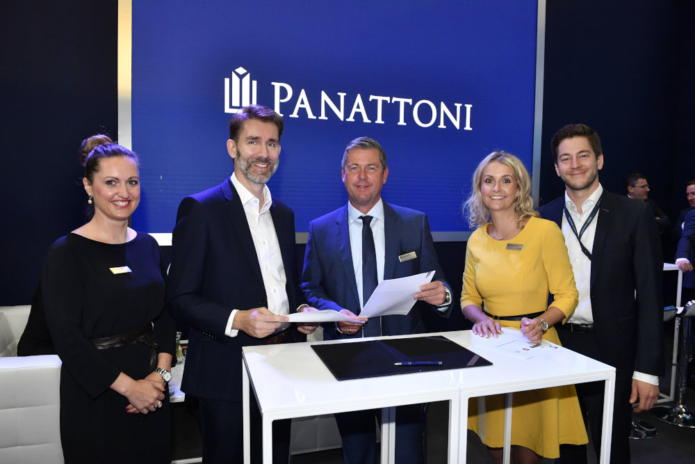 Besiegelung der Panattoni-Park-Leipzig-Airport-Kooperation durch Susann Bikert-Müller (Panattoni), Michael Körner (Geschäftsführer Invest Region Leipzig GmbH), Stefan Bohn, Anja Moses, Lucas Imdahl (alle Panattoni) (v.l.). Copytright: Panattoni