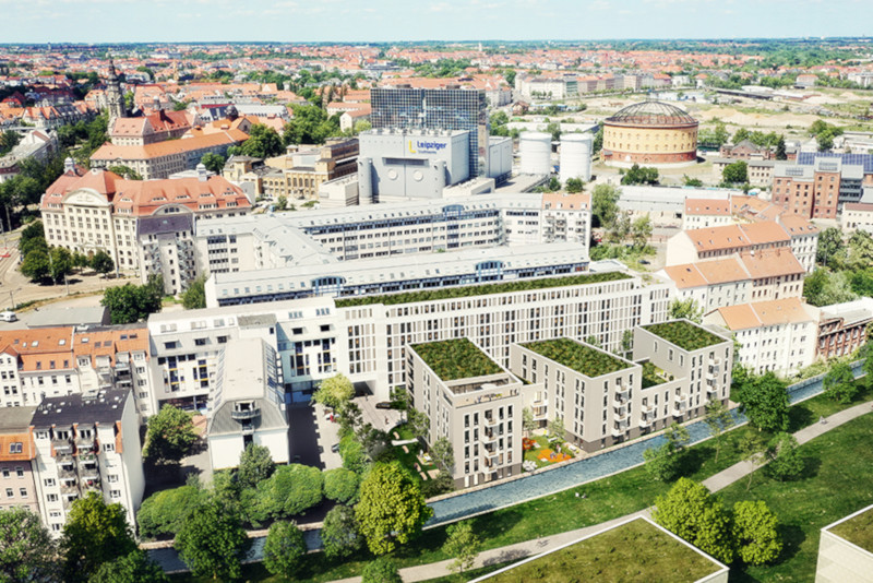 Das grünbedachte Gesamtquartier mit dem langgezogenen neuen Radisson Hotel. Copyright: FAY Projects