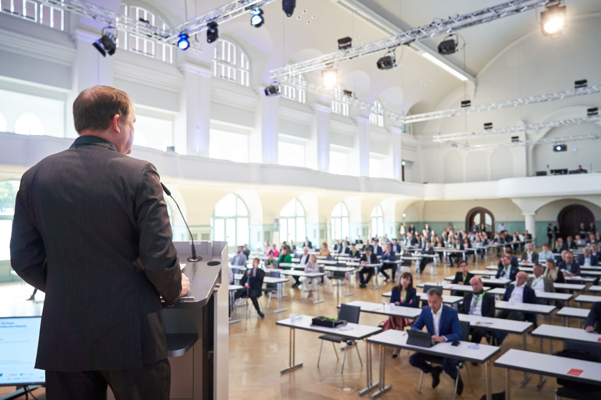 REAL ESTATE MITTELDEUTSCHLAND 2020: Auftaktpanel, Vortrag von Ulrich Menke, Abteilungsleiter Stadtentwicklung, Bau und Wohnungswesen im Sächsischen Staatsministerium für Regionalentwicklung. REAL ESTATE MITTELDEUTSCHLAND 2020: Auftaktpanel, Vortrag von Ulrich Menke, Abteilungsleiter Stadtentwicklung, Bau und Wohnungswesen im Sächsischen Staatsministerium für Regionalentwicklung.