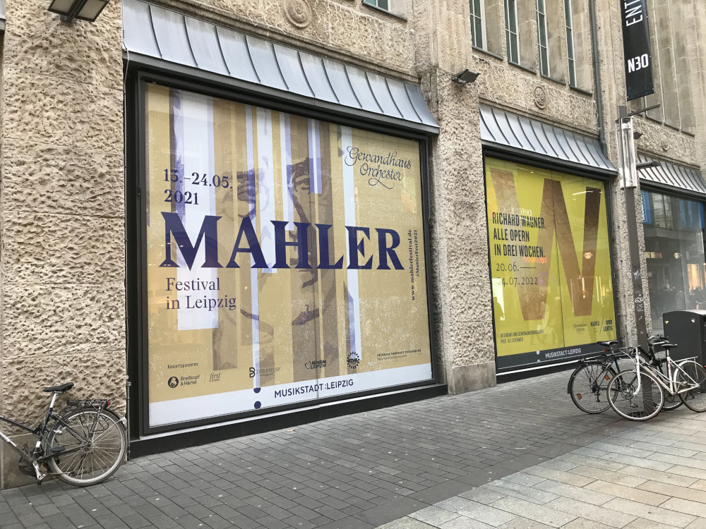 Kulturbetriebe aus Leipzig nutzen die Schaufenster des N30 für ihre Eigenwerbung. Copyright: ecADVISORS