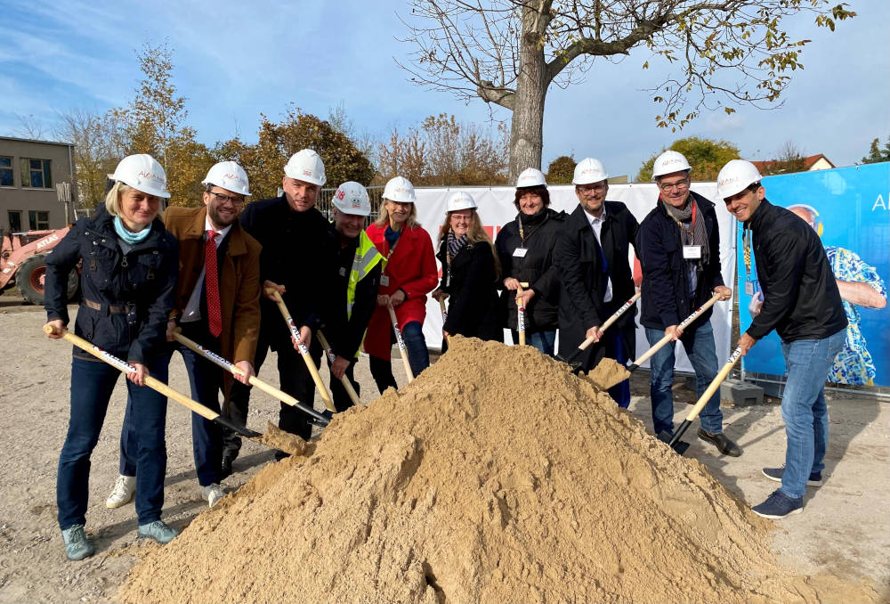 Der feierliche Spatenstich für das neue Wohn- und Pflegequartier in Brandenburg. Copyright: AlexA Seniorendienste GmbH