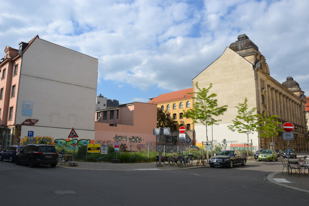 Unweit des Schauspielhaus Leipzig befindet sich diese Brache, die Platz für ein Hotel machen soll. Copyright: Pierre Pawlik / W&R IMMOCOM