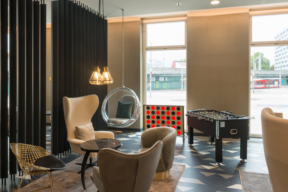 Die Living Lobby im neuen Hotel in Halle. Copyright: Egbert Schmidt Fotografie Die Living Lobby im neuen Hotel in Halle. Copyright: Egbert Schmidt Fotografie
