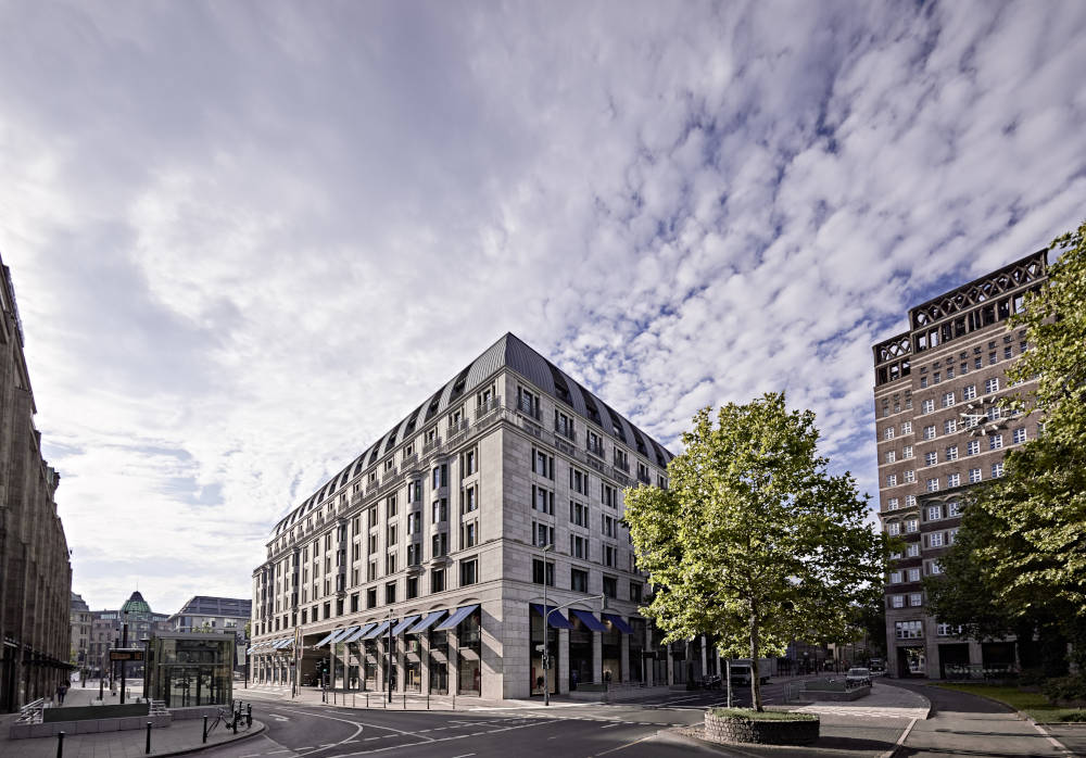 Der Breidenbacher Hof in Düsseldorf (auch Bildquelle)