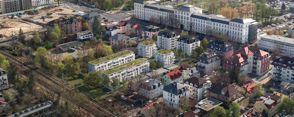 Das "Urban Village" (Gründächer) liegt zwischen Bahngleisen und der Königsbrücker Straße. Copyright: Art-Invest Real Estate
