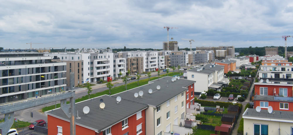 Blick vom Blockheizkraftwerk auf die Rückseite von TP 1 und 2a in der Daumstraße. Copyright: Mara Kaemmel