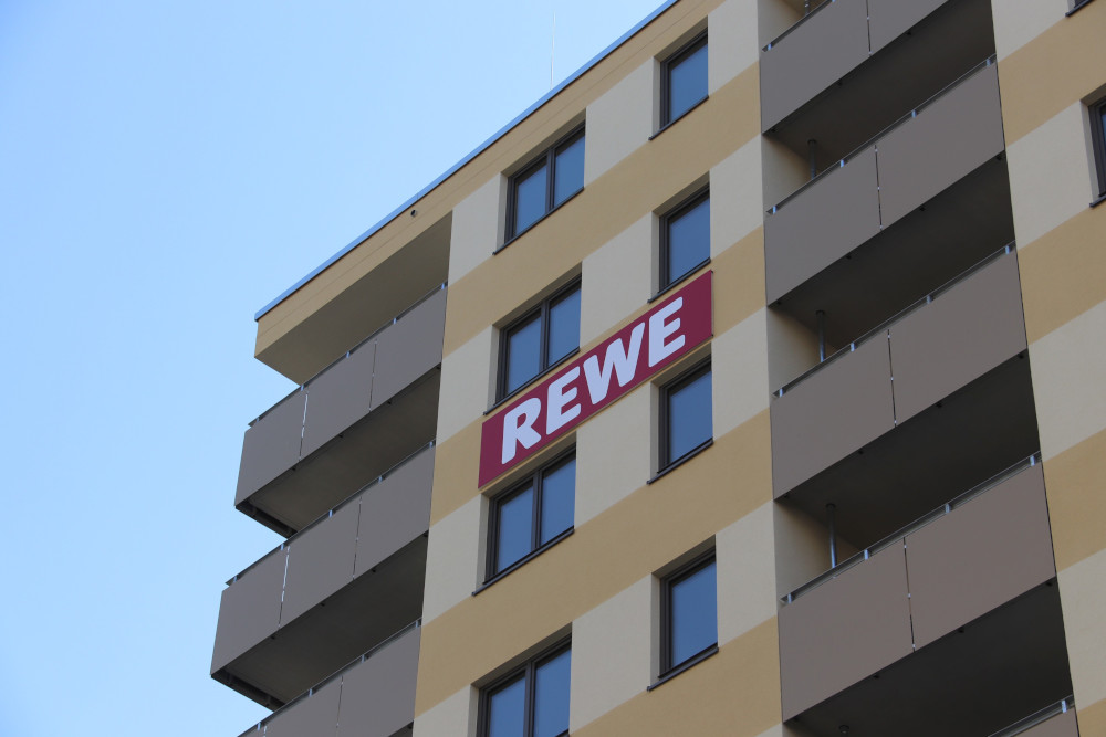 Wohnungen über dem REWE-Markt im Dolgensee-Center. Copyright: REWE Markt GmbH
