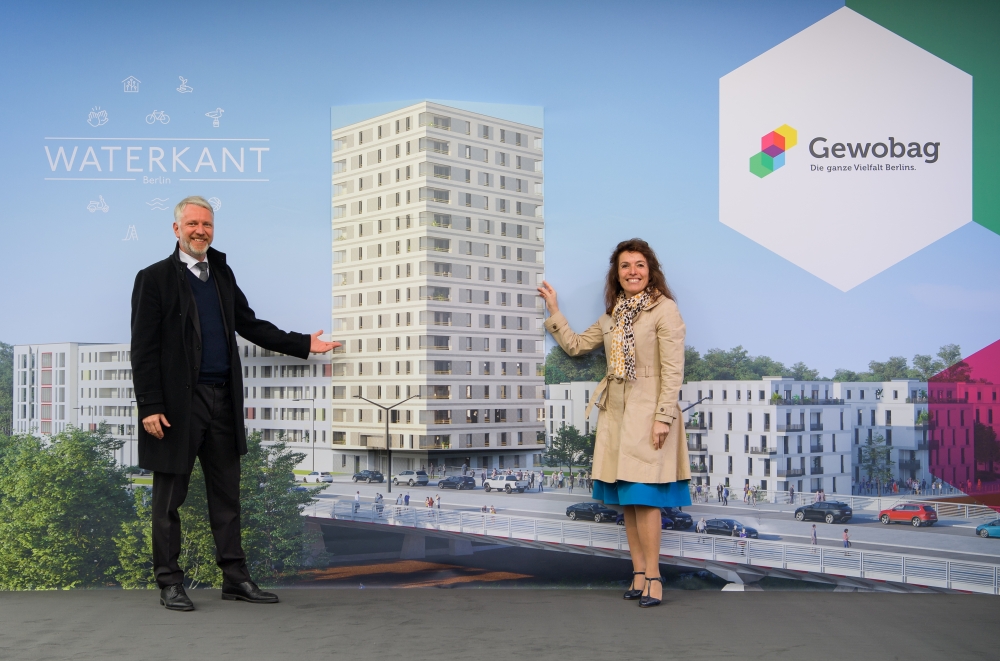 Bausenator Sebastian Scheel und Gewobag-Vorstandsmitglied Snezana Michaelis beim feierlichen Baustart. Copyright: City-Press Bausenator Sebastian Scheel und Gewobag-Vorstandsmitglied Snezana Michaelis beim feierlichen Baustart. Copyright: City-Press
