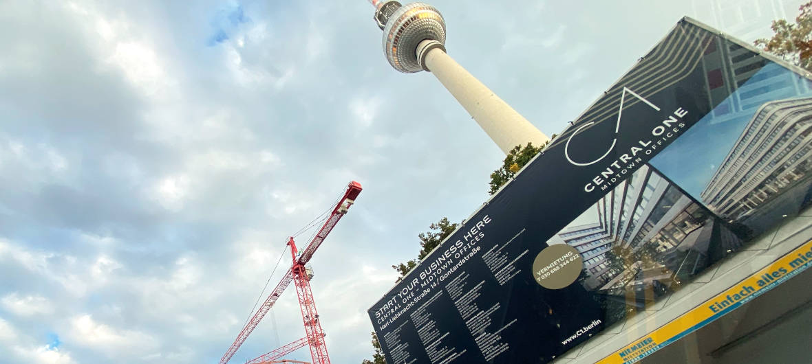Baustelle Alexanderplatz: Diese Projekte entstehen auf Berlins berühmtem Platz: Der Alexanderplatz verändert sich rasant. Wir haben uns die verschiedenen Baustellen vom Covivio-Hochhaus, dem C1 - Central One MIDTOWN und dem Signa-Hochhaus MYND angeschaut. Auch das Haus der Statistik ist jetzt eingezäunt.