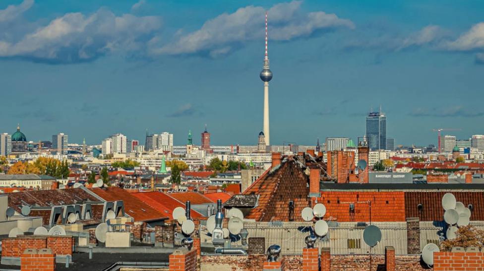 Urteil zum Berliner Mietendeckel: Bundesverfassungsgericht kippt Gesetz! : CDU/CSU und die FDP hatten eine Normenkontrollklage gegen den Berliner Mietendeckel eingereicht. Heute erklärte das Bundesverfassungsgericht das Mietenbegrenzungsgesetz für nichtig.