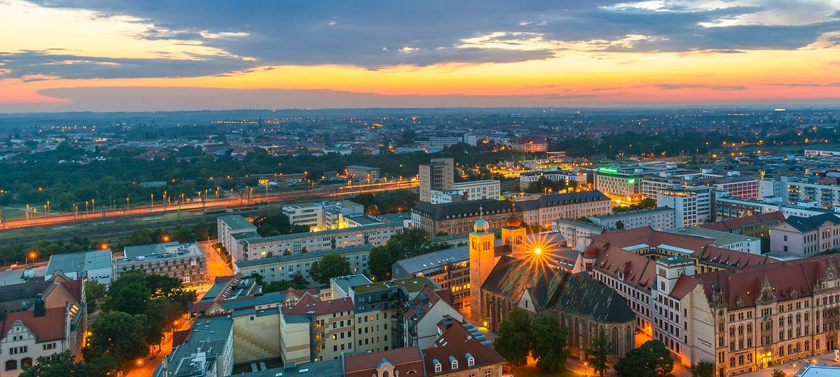 Magdeburg: Der Büromarkt bleibt dynamisch: In Innenstadtlage gibt es in der mitteldeutschen Stadt an der Elbe kaum noch großflächige freie Büros. Die Experten von Aengevelt prognostizieren bei Umsatz und Mieten dennoch zeitnah weiteres Wachstum.