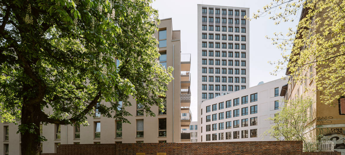 Estrel Tower und andere Hochhäuser: Wo Berlin nach oben wächst: Mit dem Estrel-Tower ist das höchste Hochhaus der Hauptstadt im Bau. Nicht nur mit diesem Projekt im Stadtteil Neukölln strebt die Stadt über die Traufhöhe hinaus.