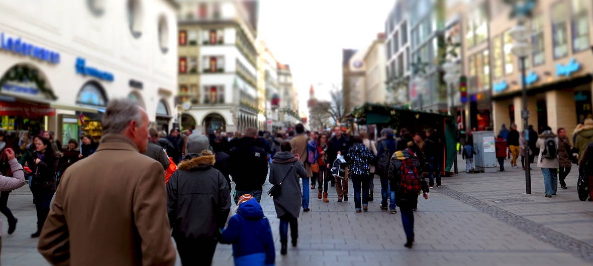 Highstreet Report 2023: Einzelhandelsimmobilien haben das Tal der Tränen hinter sich: Krise oder Aufbruch – wo stehen die deutschen Innenstädte im Sommer 2023? Eine detaillierte Antwort zum Zustand und den Trends in den Einkaufsmeilen liefert der Highstreet Report 2023.
