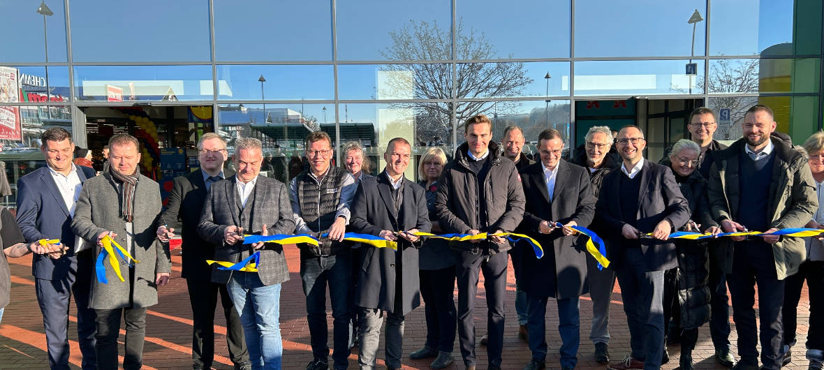 Edeka eröffnet größtes E center Sachsens in Chemnitz-Röhrsdorf: Im Chemnitzer Ortsteil Röhrsdorf wurde ein Marktkauf von der EDEKA Unternehmensgruppe Nordbayern-Sachsen-Thüringen zu Sachsens größtem E center umgewandelt.