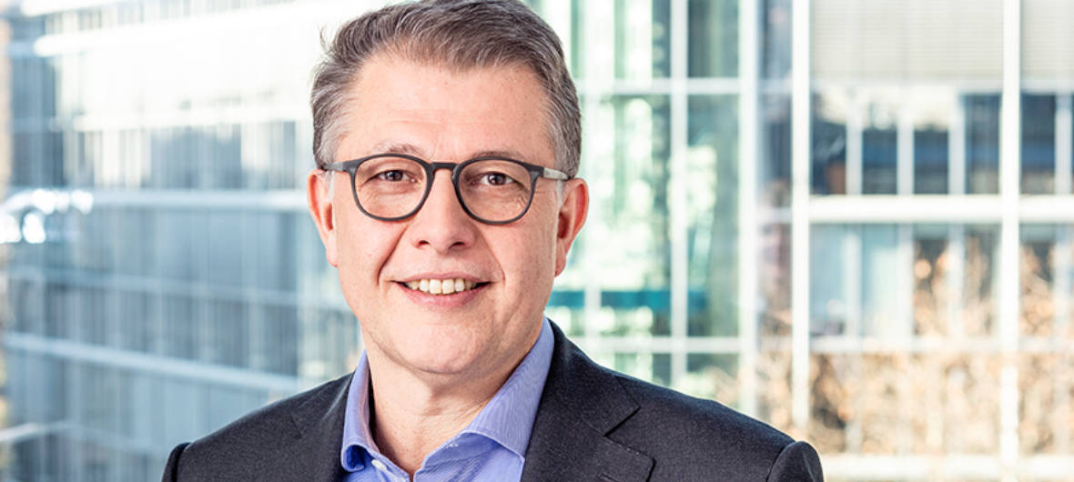 Francesco Fedele: „Es gibt keine Krise“: Francesco Fedele, CEO der BF.direkt AG, ist ein Mann der klaren Worte. Im Gespräch mit IMMOBILIEN AKTUELL erklärt er seine gewagte These.