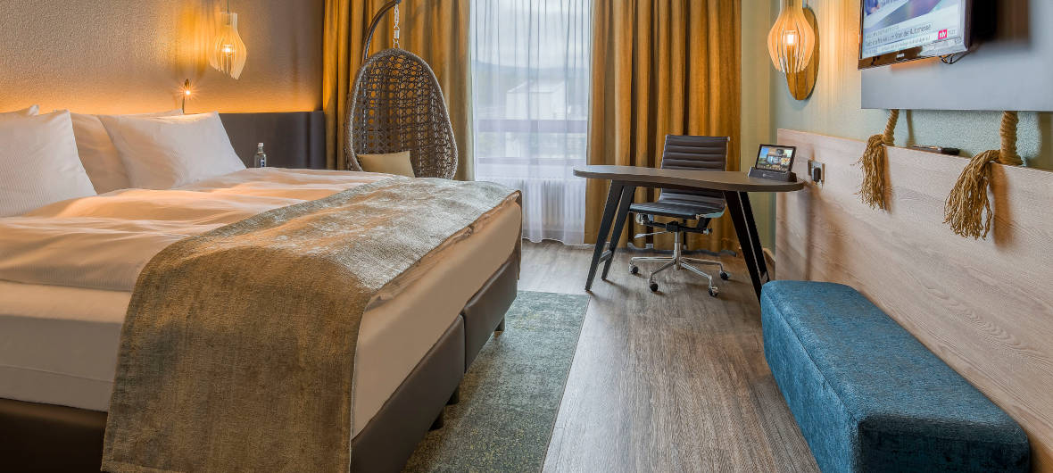 Gorgeous Smiling Hotels launcht neue Brand elaya hotels : Zehn Standorte gehen an den Start. Dafür verschwinden die bisherigen Eigenmarken Arthotel ANA, ANA Living by Arthotel ANA und Rilano Hotels & Resorts. 