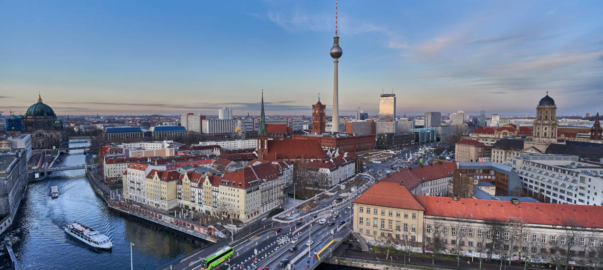 Die Immobilienpreise in Berlin sind deutlich gestiegen. Wann endet die Preisrallye?: Der Immobilienmarkt in Berlin ist robust. Das ergeben aktuelle Markdaten und Prognosen für die Hauptstadt. Weitere wichtige Erkenntnisse ...