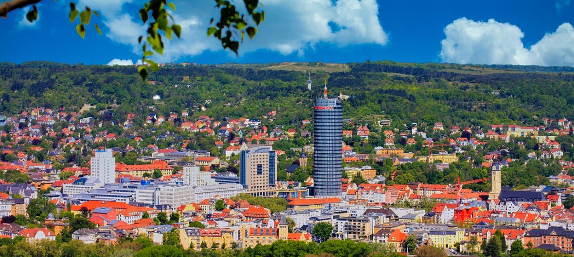 Büromarkt Jena: Standort trotzt Krise: Der erst kürzlich von der Jenaer Wirtschaftsförderung herausgegebene Büromarktbericht 2021 zeigt: Thüringens zweitgrößte Stadt trotzt dem Krisenjahr 2020 und bleibt ungeachtet der Pandemielage stabil. 