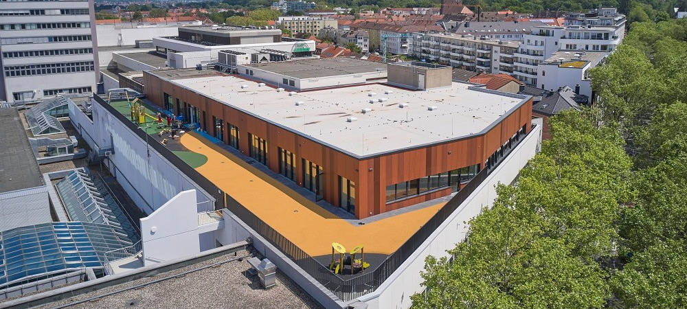 Pilotprojekt in Aschaffenburg: Kindergarten "Kleine Riesen" thront auf Shopping-Center: Die ehemalige Karstadt-Lagerfläche in der fünften Etage der „City Galerie Aschaffenburg“ wurde zum Kindergarten 