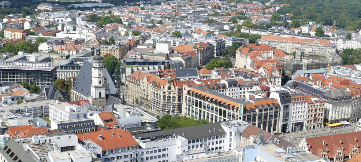 Leipzig: Mieten steigen leicht, Preise für Eigentumswohnungen stark: Mit 2,1 Prozent Zuwachs pro Jahr haben sich die Leipziger Durchschnittsmieten im Neubau zuletzt moderat entwickelt. Die Preise für Eigentumswohnungen in der Pleißestadt machen dagegen einen kräftigen Sprung.