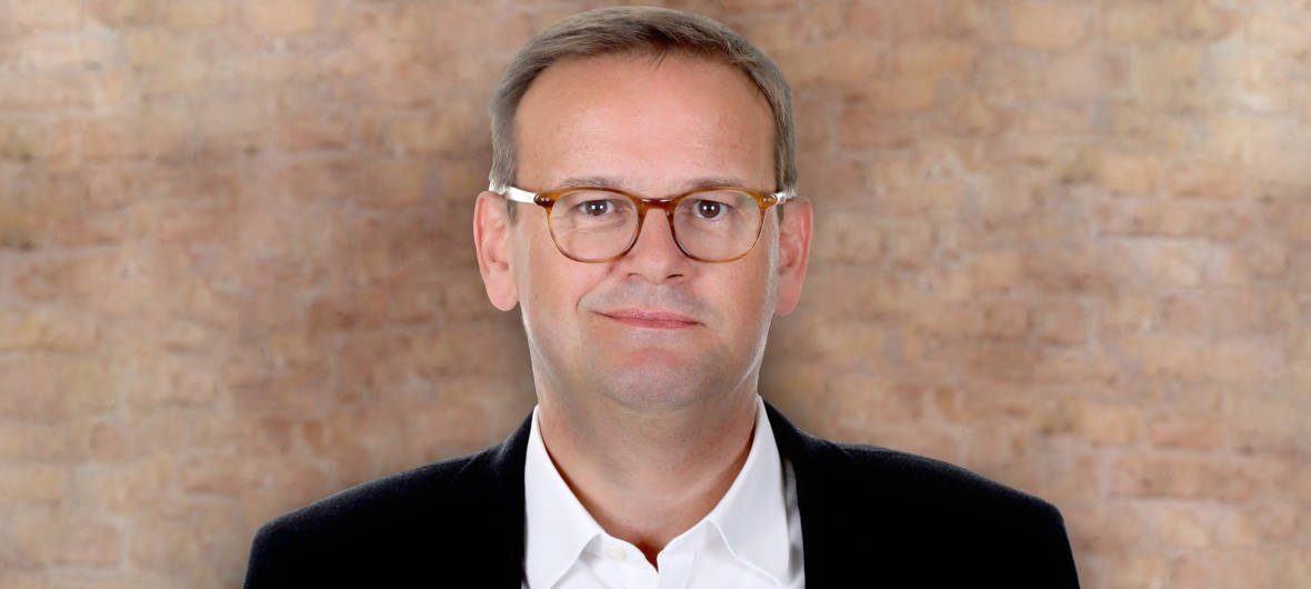 Manage to Green: Finanzierungslücken bei der Sanierung schließen: Markus Kreuter, Geschäftsführer von zinsbaustein.de, zeigt auf, wie Mezzanine und Crowdinvesting für energetische Finanzierung funktioniert. 