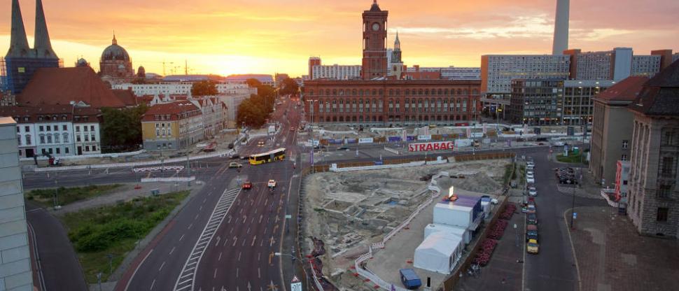 Molkenmarkt in Berlin: Rahmenplan zur Charta Molkenmarkt beschlossen: Die Hauptstadt will ihre historische Mitte reparieren und hinter dem Roten Rathaus ein neues Wohnquartier errichten lassen. Ein städtebaulicher Wettbewerb brachte zwei Sieger hervor.