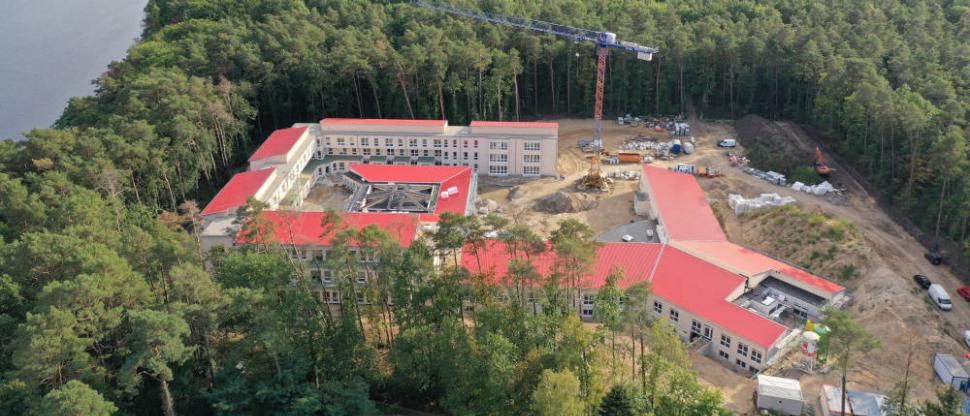 Das Gebäude für die  Kindernachsorgeklinik in Strausberg ist fast fertig