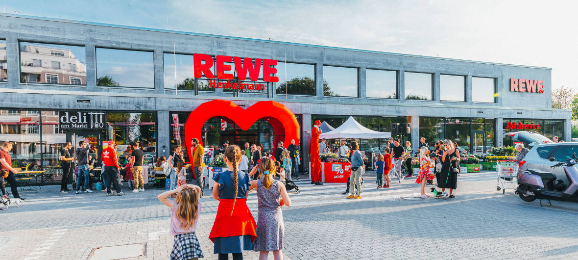 Deutschlands erster großer Gewerbebau aus Infraleichtbeton ist ein REWE-Markt in Berlin