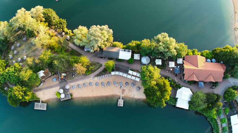 „Rent a Dorf“: Ein ganzes Hotel-Dorf für 40.000 €