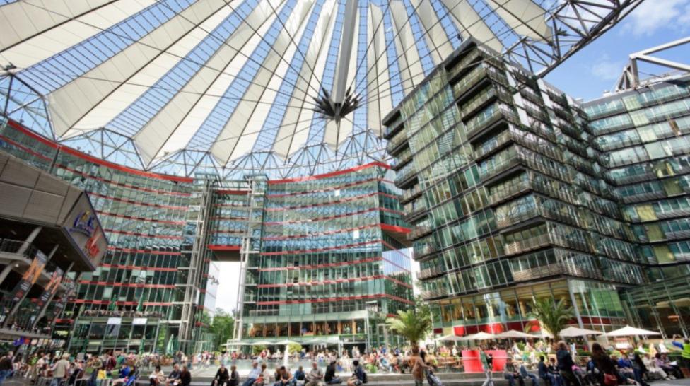 Sony Center: Architekturikone feiert 20-jähriges Jubiläum