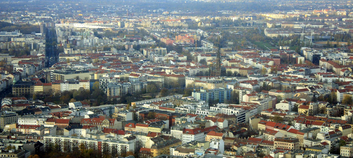 Mehr Sozialwohnungen für Berlin: Fördersätze werden deutlich angehoben: Am 30. September 2022 treten die neuen Wohnungsbauförderungsbestimmungen (WFB 2022) in Kraft. Um die Zahl der dringend benötigten Sozialwohnungen zu erhöhen hat der Senat von Berlin eine außergewöhnliche Anhebung der Fördersätze beschlossen.